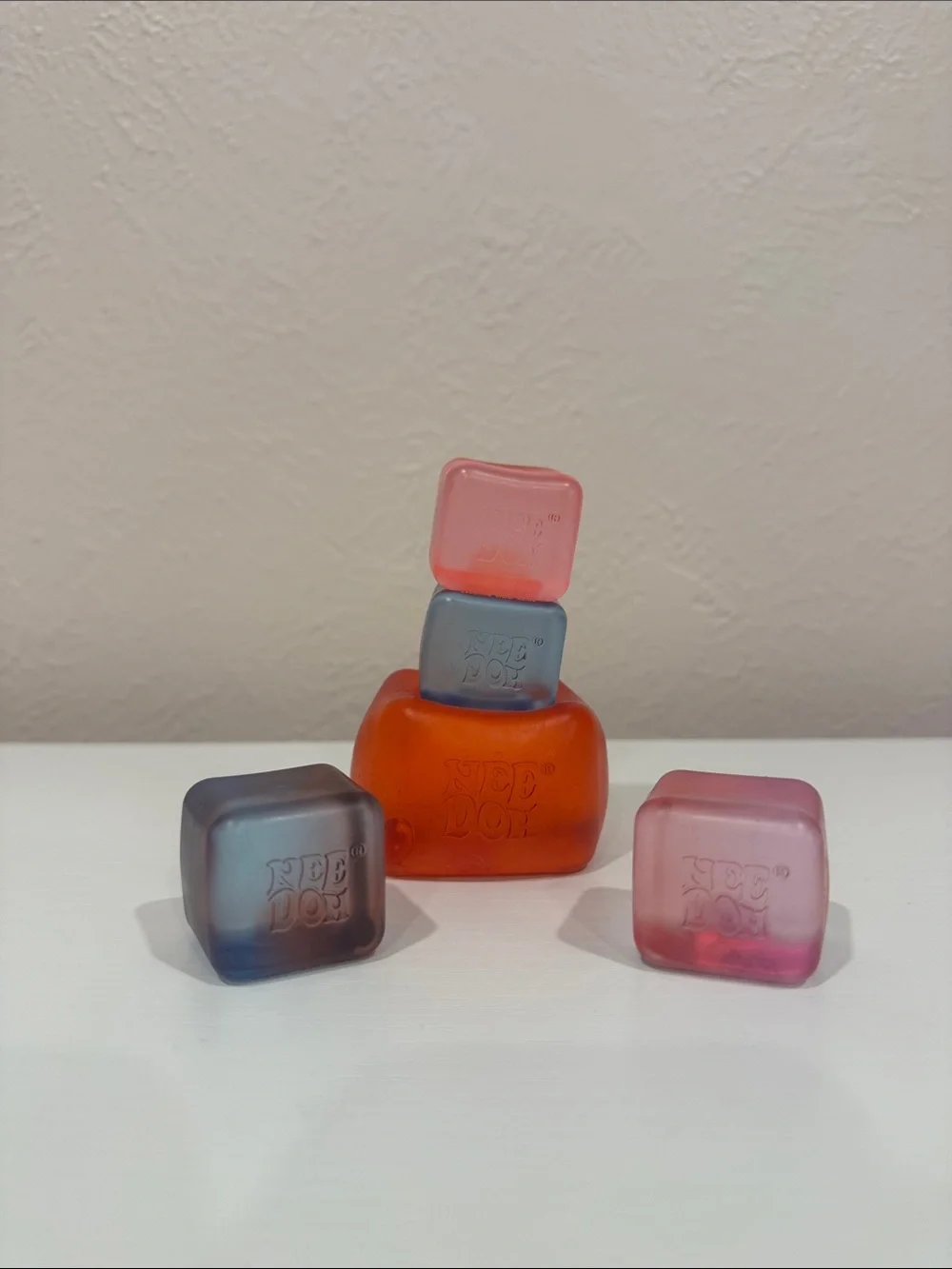 Needoh large nice cube red and 4 small baby nice cubes